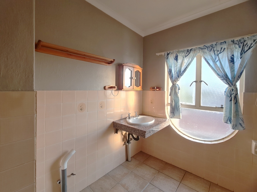 To Let 2 Bedroom Property for Rent in Ifafi North West